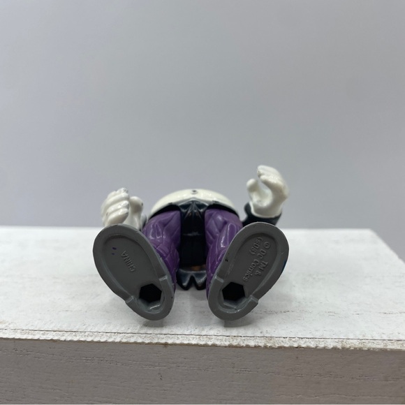 Fisher Price The Penguin Imaginext DC Comics Super Friends Action Figure 3" - Picture 7 of 7